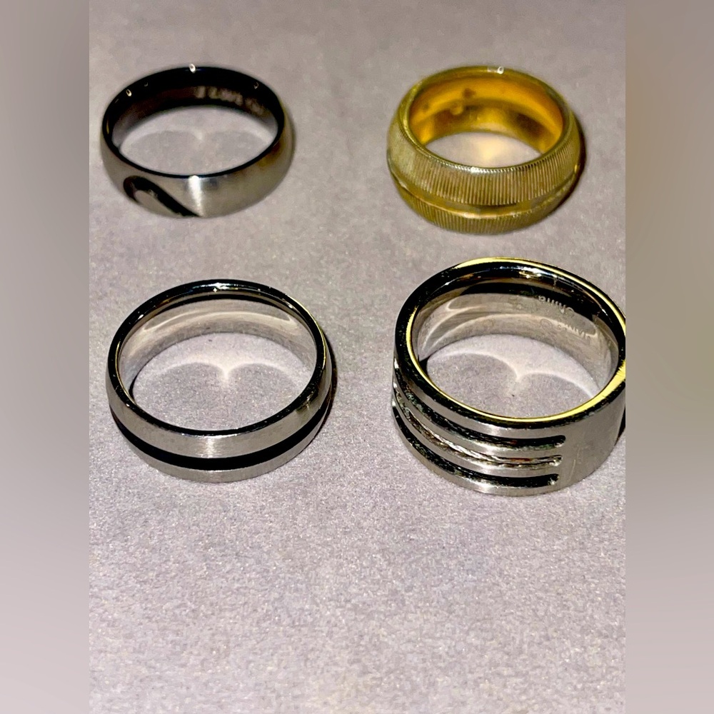 EUC Set of 4 Mens Fashion Rings. 3 Silver Tone, 1 Gold Tone. Sizes 7-8.5